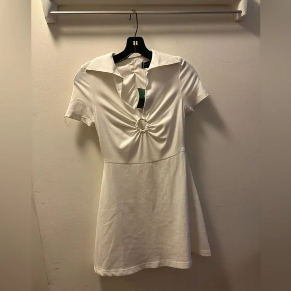 Short white dress NWT US Size 2 - Picture 2 of 3